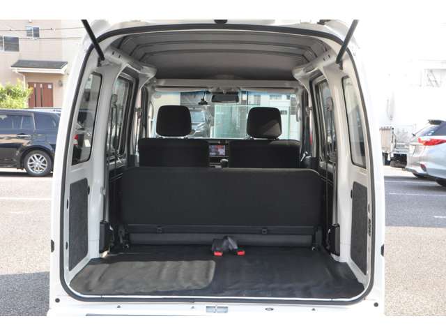 Daihatsu Hijet Cargo 11