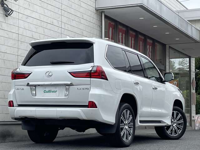 Lexus LX 11