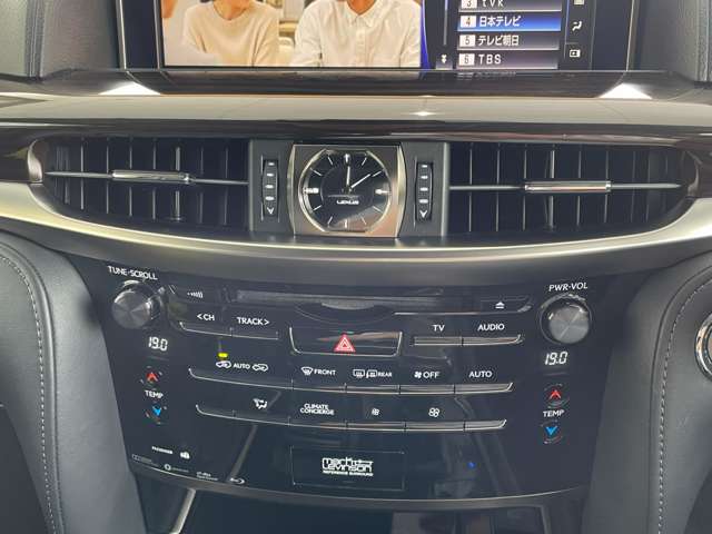 Lexus LX 6