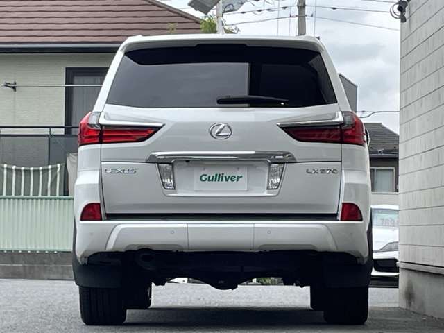 Lexus LX 8