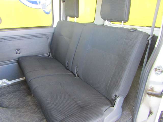 Daihatsu Hijet Cargo 8