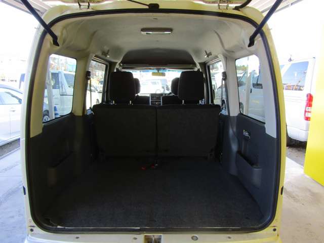 Daihatsu Hijet Cargo 9