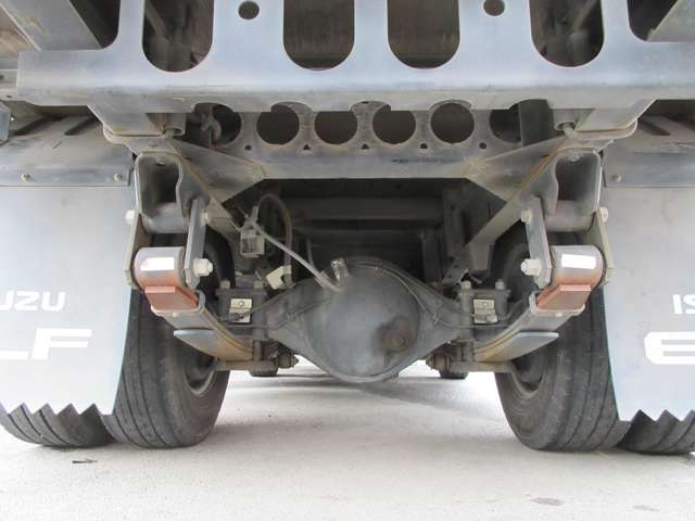 Isuzu Elf 6