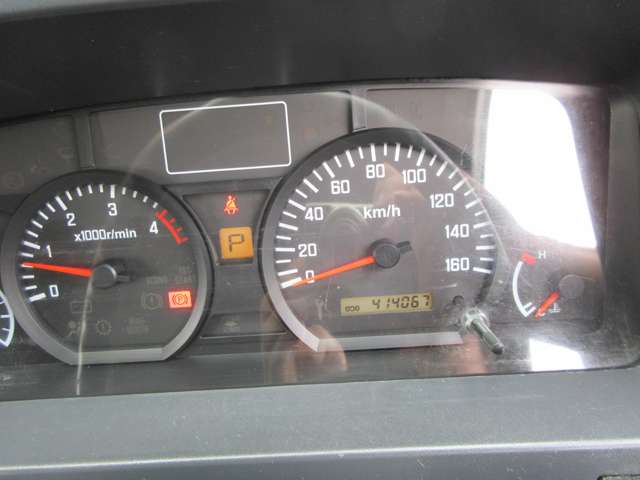 Isuzu Elf 8