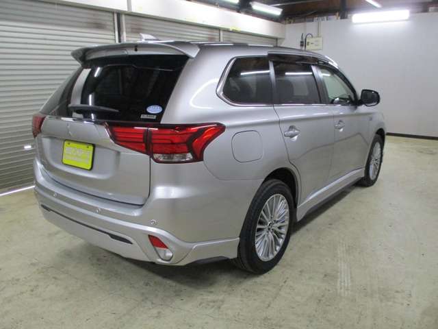 Mitsubishi Outlander PHEV 4