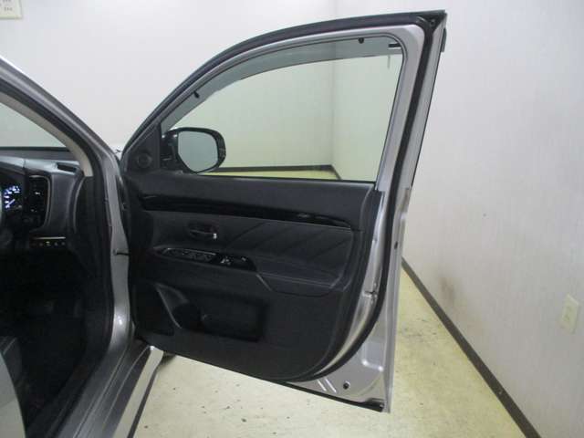 Mitsubishi Outlander PHEV 7