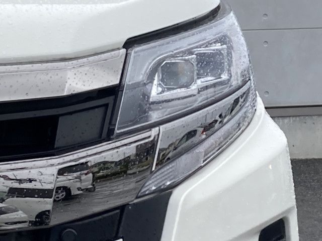 Toyota Noah 11