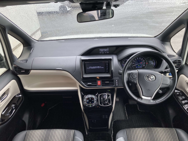 Toyota Noah 2