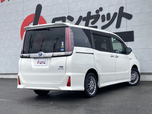 Toyota Noah 3