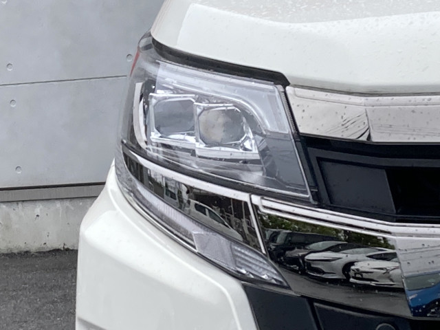 Toyota Noah 9