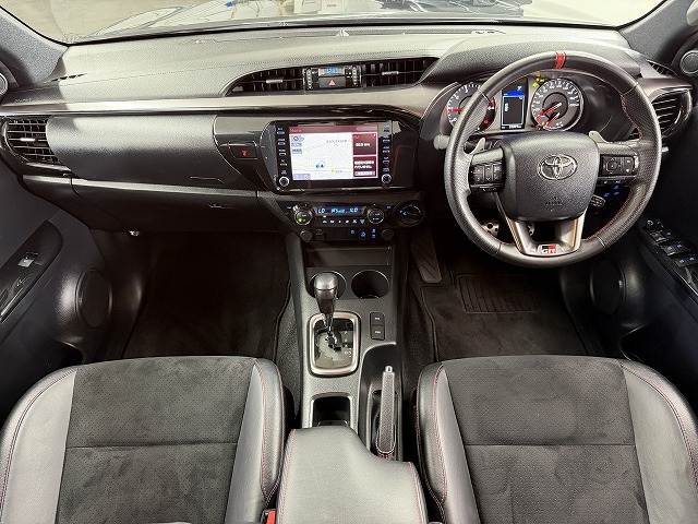 Toyota Hilux 2