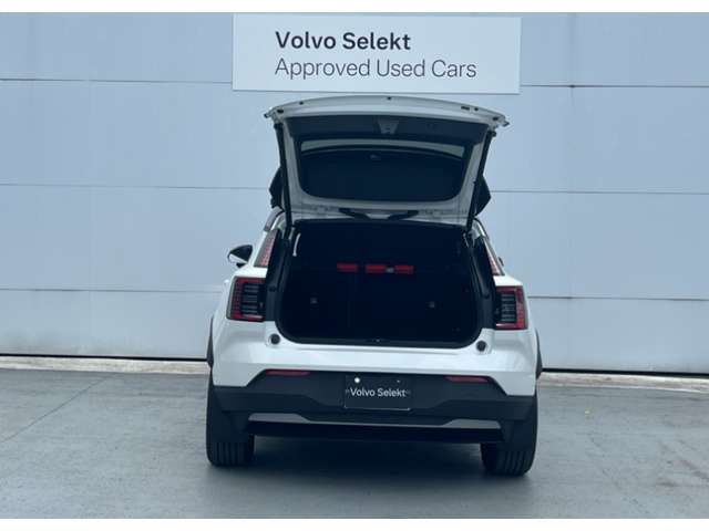 Volvo EX30Cross Country 8