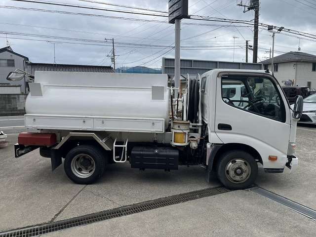 Hino Dutro 9