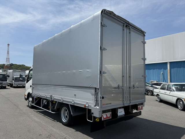 Hino Dutro 4
