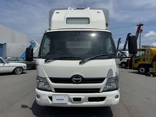 Hino Dutro 9