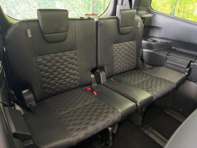 Toyota Voxy 11