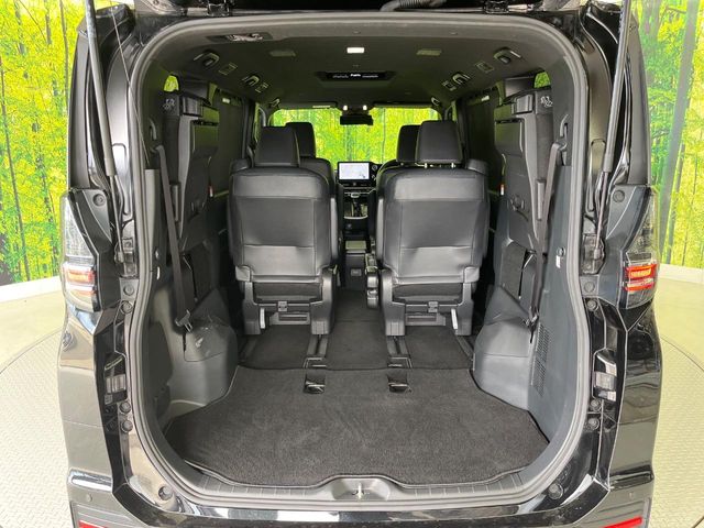 Toyota Voxy 12