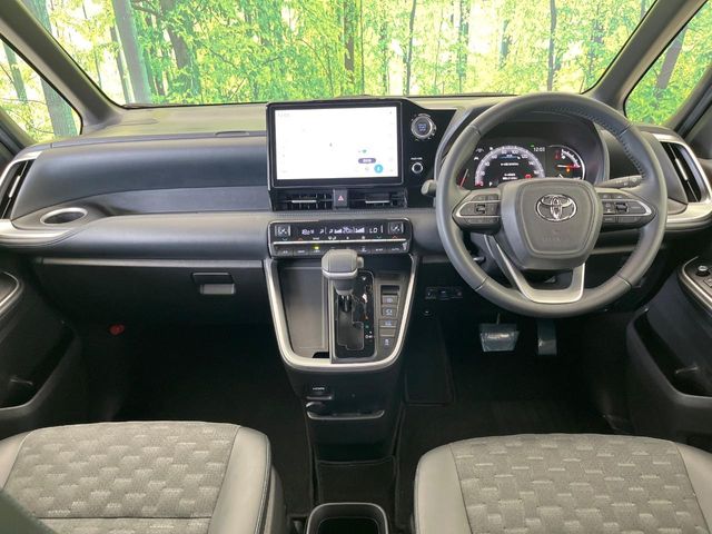 Toyota Voxy 3
