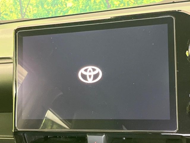 Toyota Voxy 4