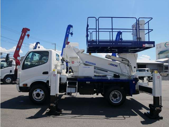 Hino Dutro 3
