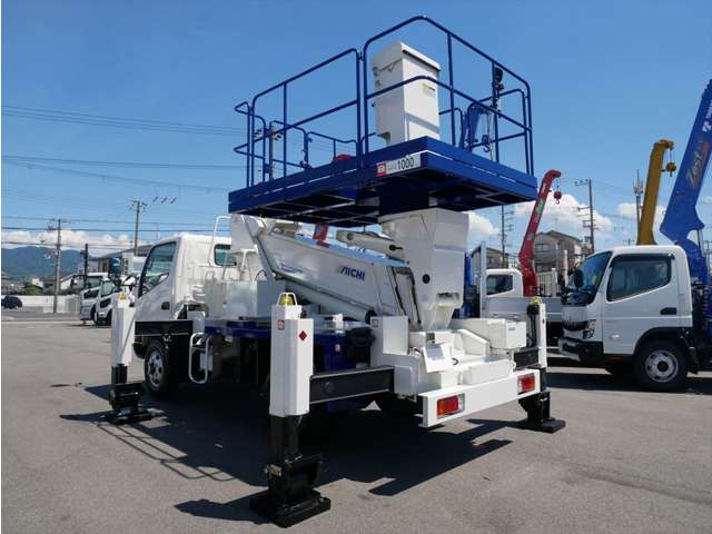 Hino Dutro 4