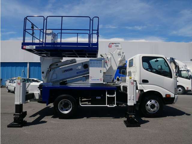 Hino Dutro 7