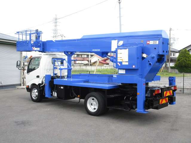 Hino Dutro 3