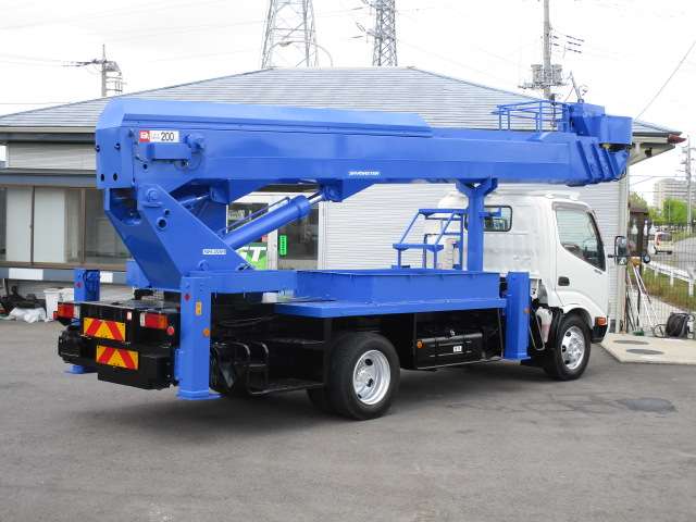Hino Dutro 4