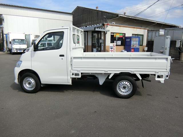 Mazda Bongo Truck 3