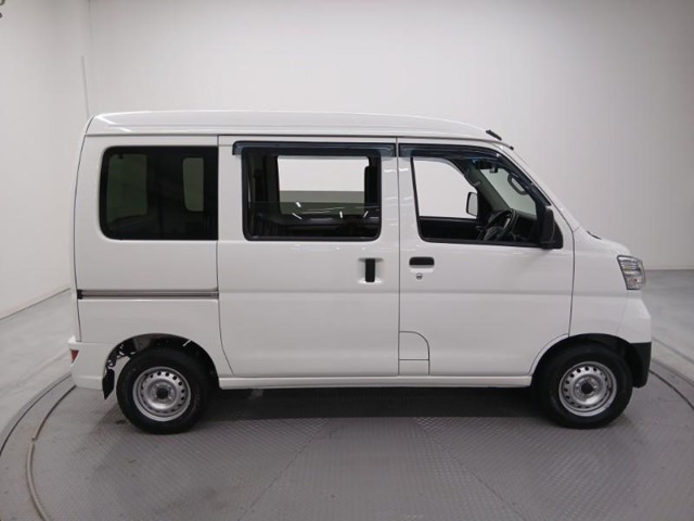 Daihatsu Hijet Cargo 4
