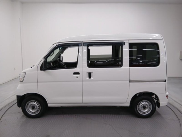 Daihatsu Hijet Cargo 8