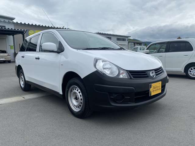 Nissan AD 5
