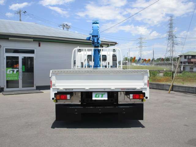 Hino Dutro 8