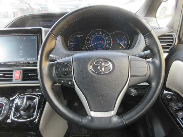 Toyota Noah 12