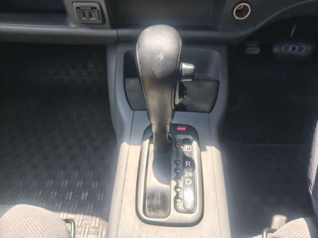 Nissan AD 10