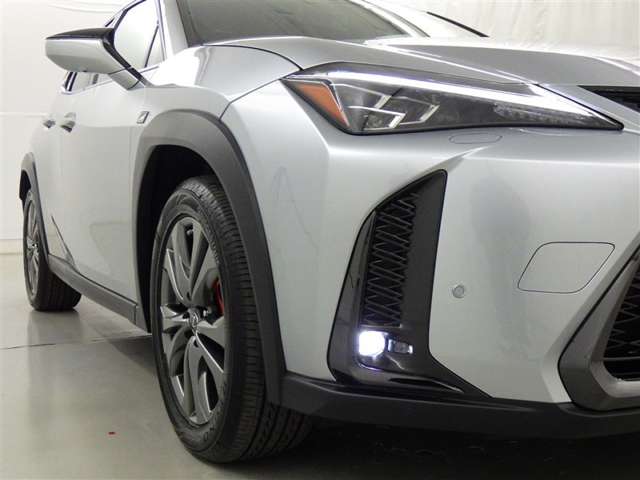 Lexus UX 9