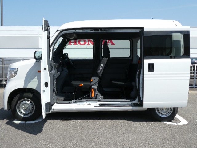 Honda N-VAN 8