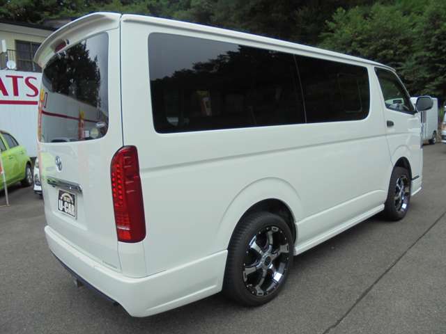 Toyota Hiace Van 4
