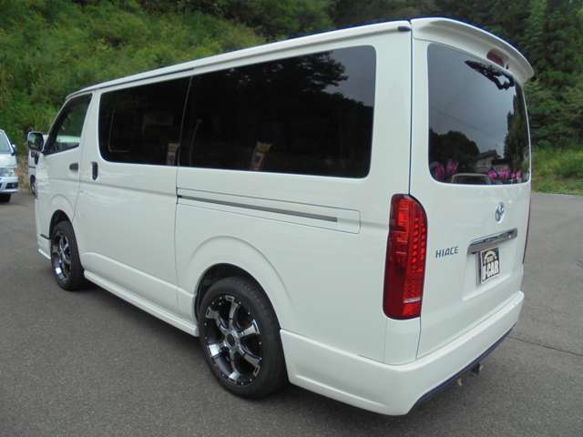 Toyota Hiace Van 6