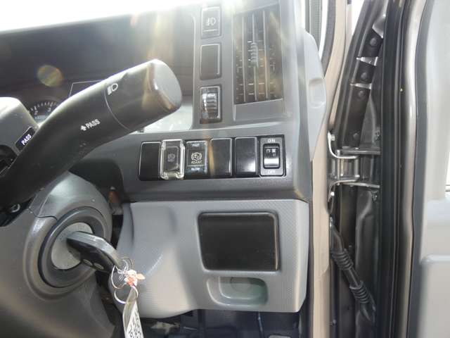 Isuzu Elf 12