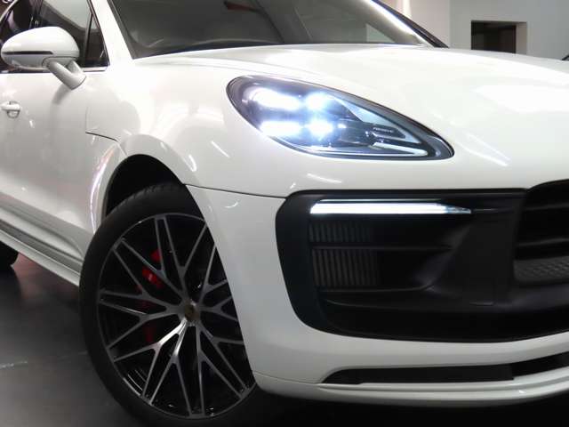 Porsche Macan 8