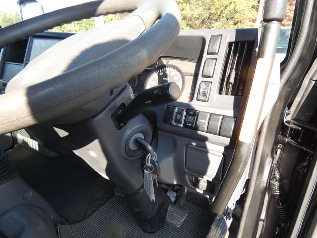 Isuzu Elf 8