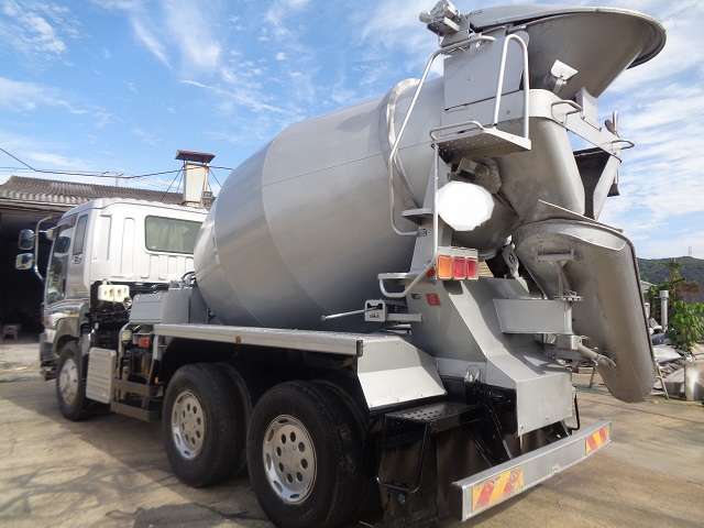 Isuzu Giga 4
