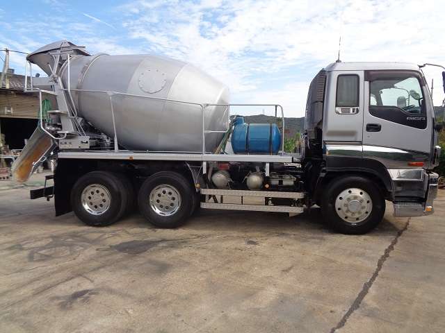Isuzu Giga 5