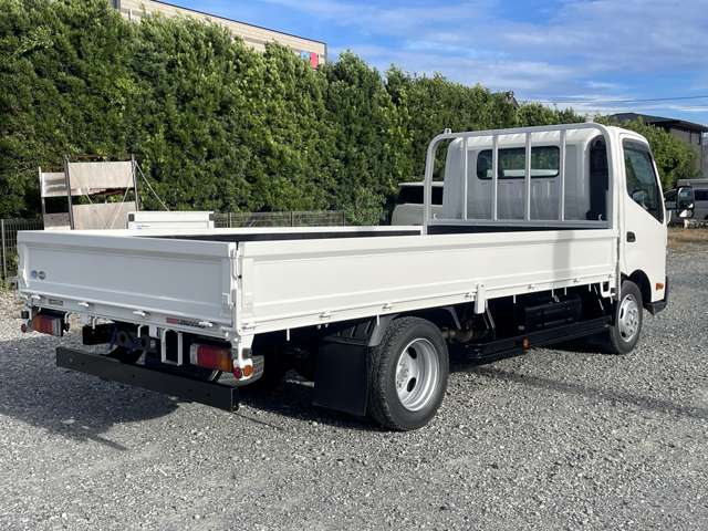 Hino Dutro 9