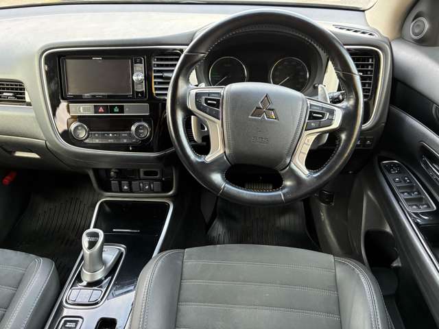 Mitsubishi Outlander PHEV 12