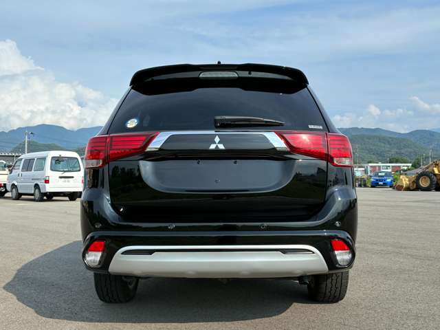 Mitsubishi Outlander PHEV 4