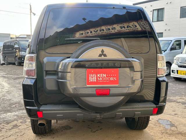 Mitsubishi Pajero 9
