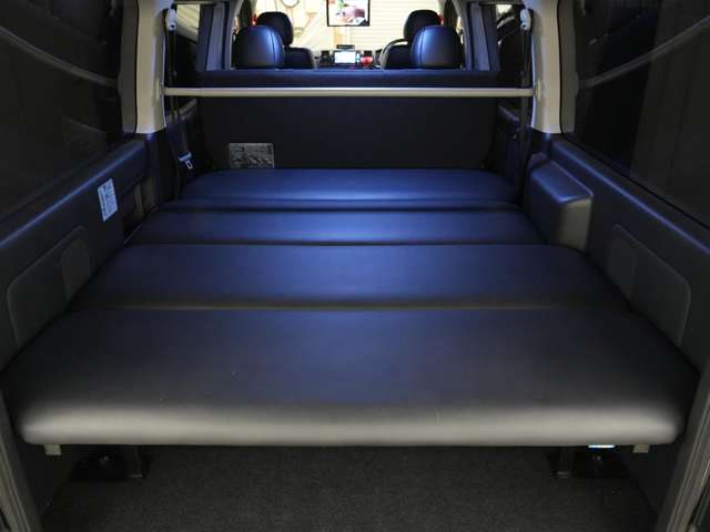 Toyota Hiace Van 11