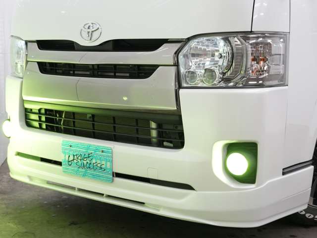 Toyota Hiace Van 12